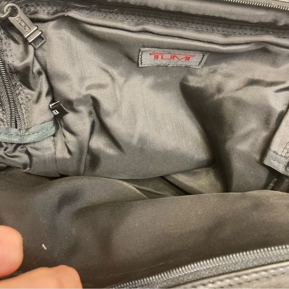 Tumi vintage black leather mens messenger bag